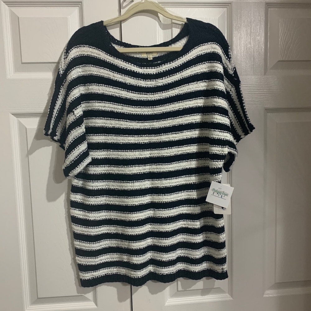 Ladies Black/White Sweater-New